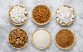Différences essentielles entre sucre blanc et sucre roux